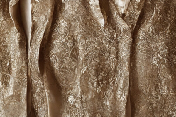 Tidløs elegance: Silkeskjortet fra Dolce & Gabbana